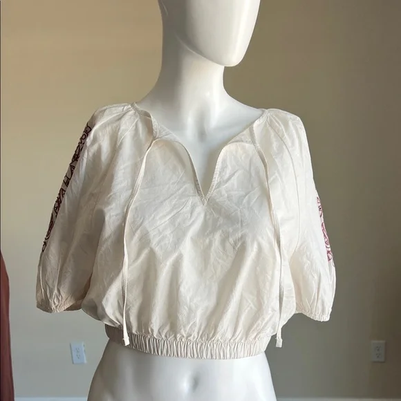 Elegant Cream Women's Top. - Picture 7 of 11